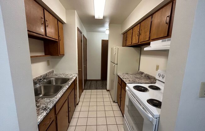 2 beds, 1 bath, $955, Unit 1851-206