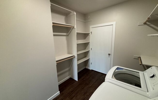 2 beds, 2 baths, 915 sqft, $1,495, Unit 204 - B957