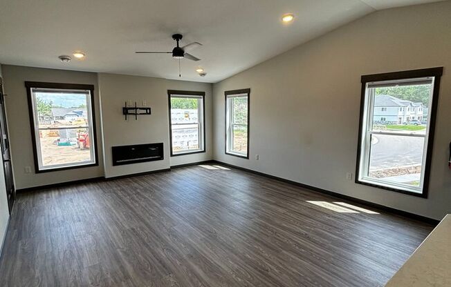 3 beds, 2 baths, 1,512 sqft, $1,695, Unit 713-203