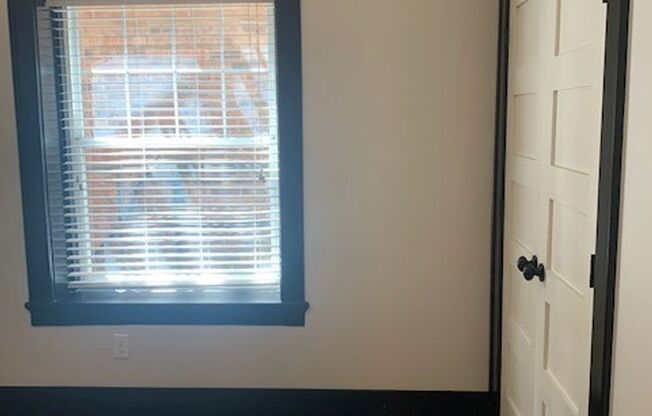 2 beds, 1 bath, 762 sqft, $1,595, Unit Room 410