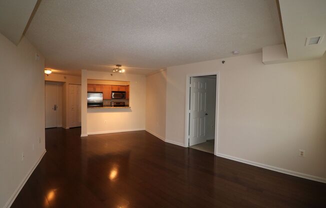 Spacious 2BD/1BA Condo with Glorious Views!