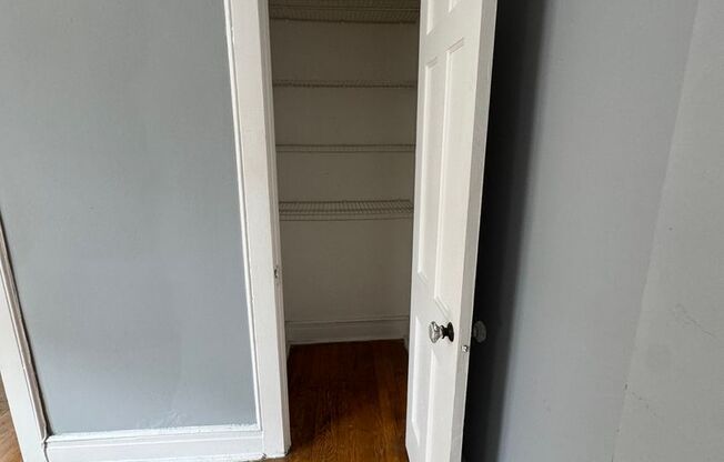 1 bed, 1 bath, $995, Unit 303