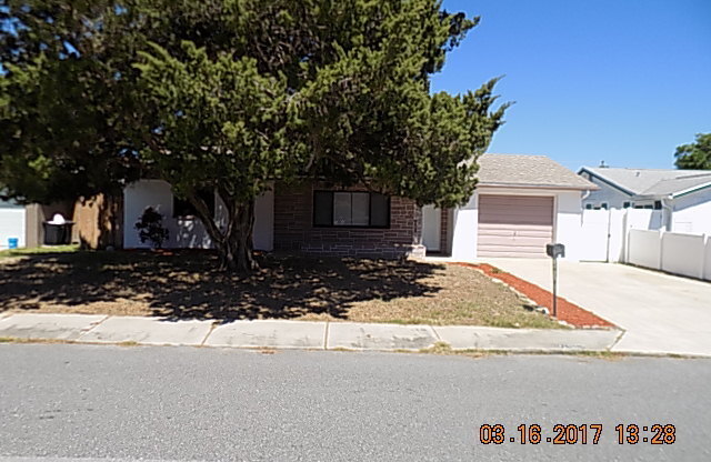 3 beds, 2 baths, $1,650