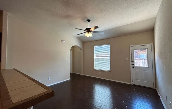 3 beds, 2 baths, $1,440