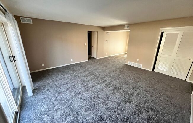 2 beds, 1 bath, 948 sqft, $1,199, Unit 182