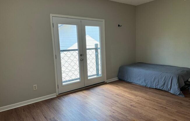 1/1 Condo Walking Distance to UT