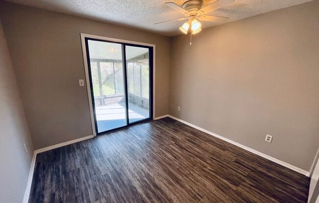 Cozy 2/1 Townhome in Orange Park!