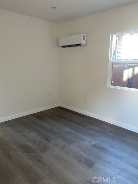 1 bed, 1 bath, 800 sqft, $2,300