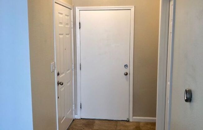 Beautiful 3 Bedroom 2 Bath Townhome and Garage in Altura Villas!