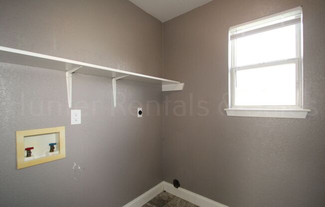 3 beds, 1.5 baths, $875, Unit Unit D