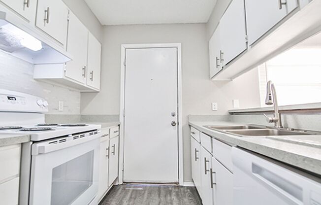 2 beds, 1 bath, 990 sqft, $995, Unit H3