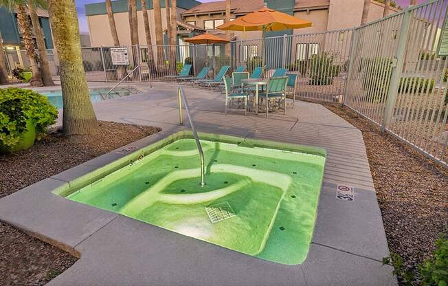 Community Hot Tub and Lounge Furniture at Tanque Verde Apartments located in Tucson, AZ.
