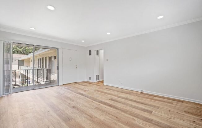 3120 West Riverside Apartments