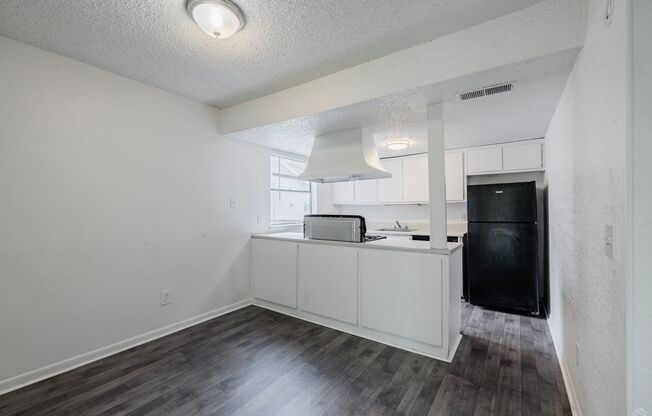 2 beds, 2 baths, 1,016 sqft, $1,195, Unit 2-13B