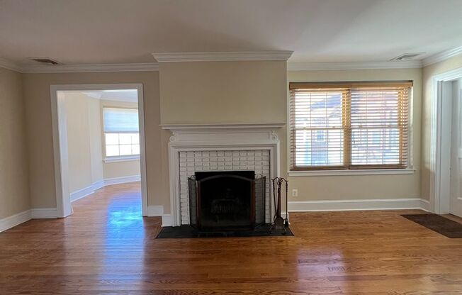 Spacious 2 Bed / 1.5 Bath Condo in Merion Manor!