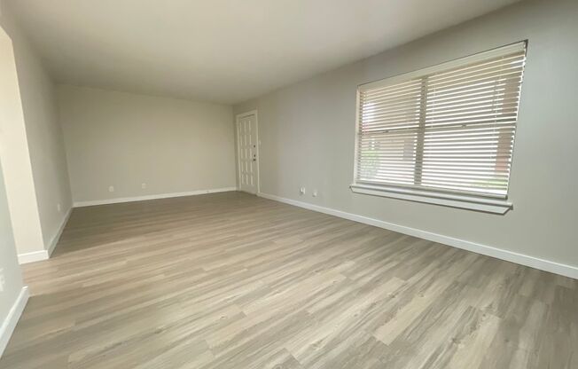 2 beds, 1 bath, 900 sqft, $1,321, Unit LAW7-112