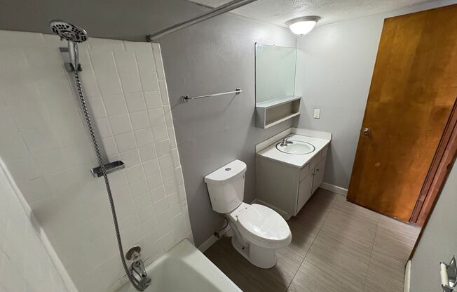 1 bed, 1 bath, 802 sqft, $775, Unit #19