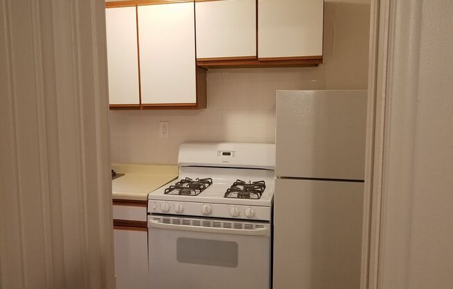 2 beds, 1 bath, 800 sqft, $1,720, Unit 6224 Fifth Ave. #115F