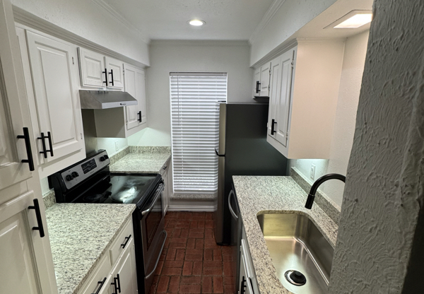 900 S WEATHERRED DR