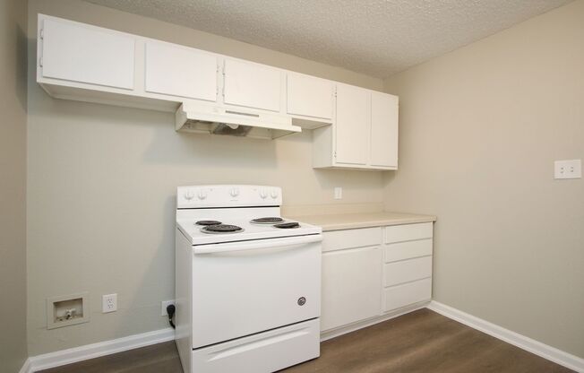 2 beds, 1 bath, $1,077