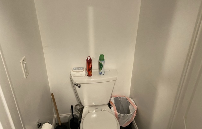 4 beds, 1 bath, $6,600, Unit 1