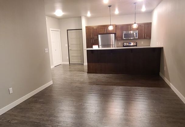 1 bed, 1.5 baths, $1,325, Unit 322