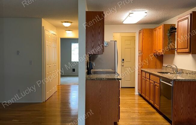 Cozy Kirkland Condo! 1 Bed, 1 Bath w/ Updated Kitchen and Additional Parking!