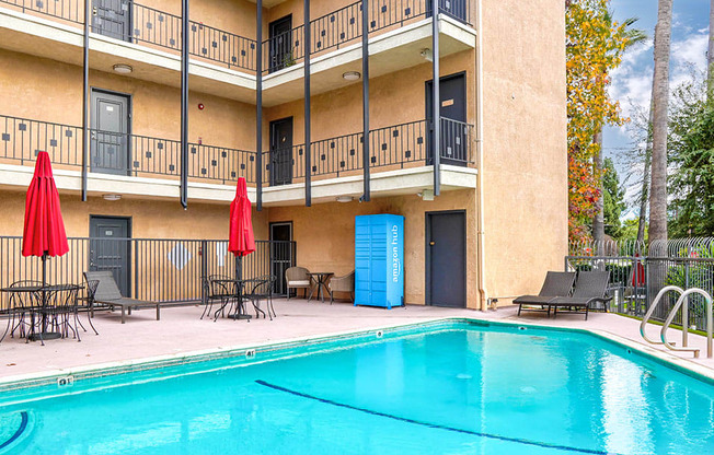 Swimming pool in the courtyard of Chandler Circle Apartments showing Amazon package locker.