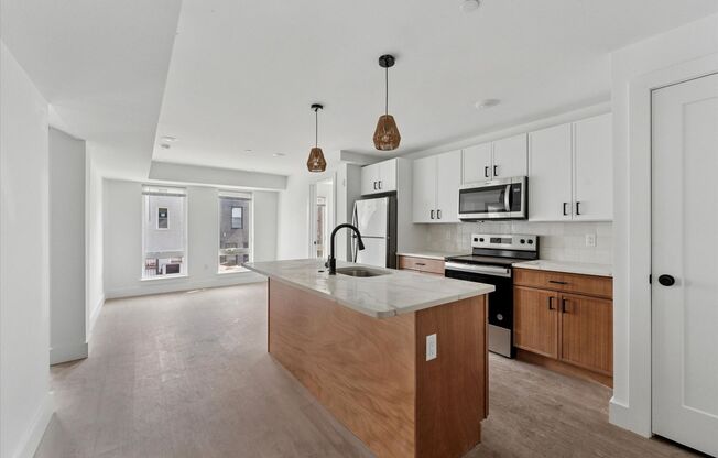 2 beds, 2 baths, 900 sqft, $1,619, Unit 205