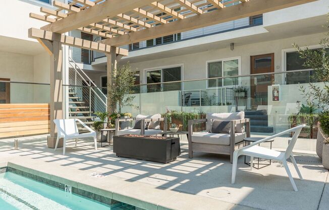 2 beds, 2 baths, 880 sqft, $3,995, Unit O