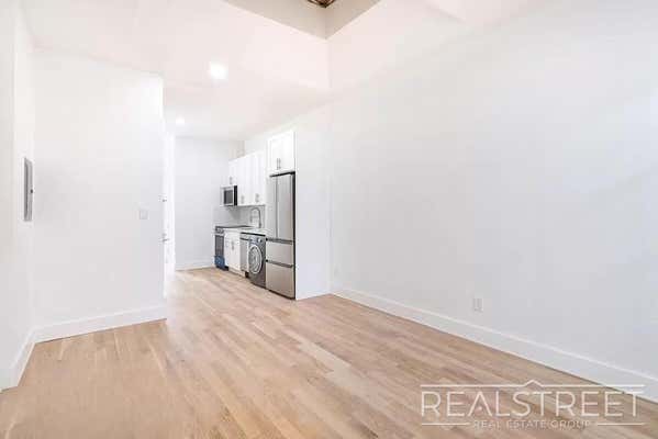 2 beds, 2 baths, $3,699, Unit 2L
