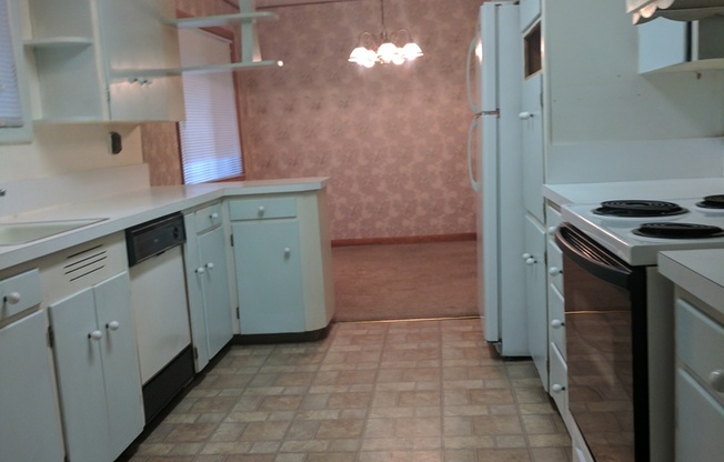 3 Bedroom Ranch Style Home in the Centennial Neighborhood!