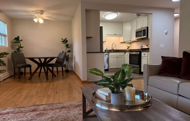 2 beds, 1 bath, 875 sqft, $1,700, Unit 34A