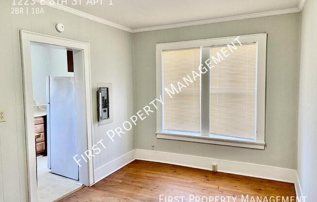 1223 E 8 ST