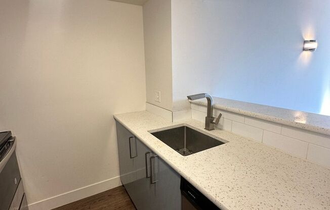 Studio, 1 bath, 550 sqft, $1,199, Unit 604