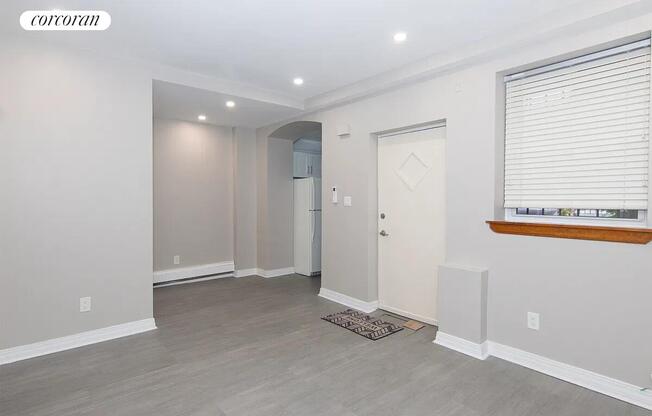 26 4 DITMARS BLVD