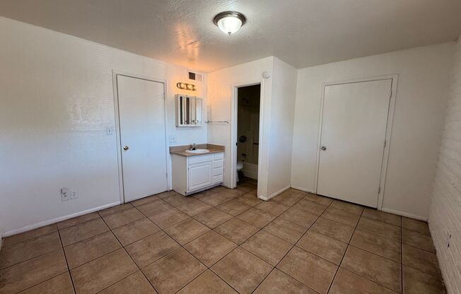 1 bed, 1 bath, 570 sqft, $899, Unit 16621-51