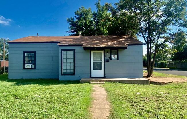 Handyman Special $0 First Month's Rent / “You fix, you SAVE BIG!!” Contact Mayshell for details: 806 704-3055 ext 2