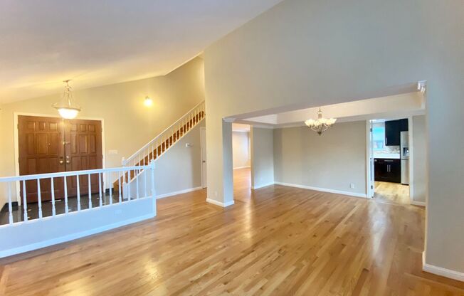 Gorgeous 4-bedroom Home Located in Cameron Hills Neighborhood of Fremont!