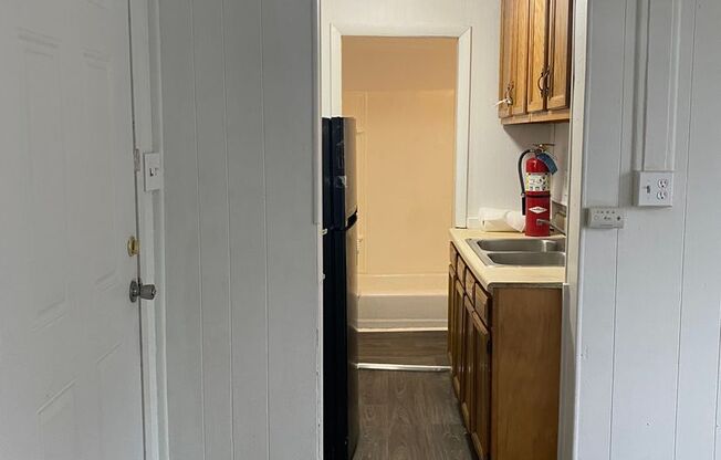 2 beds, 1 bath, $825, Unit Apt 5