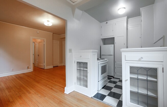 2 beds, 1 bath, 720 sqft, $1,885