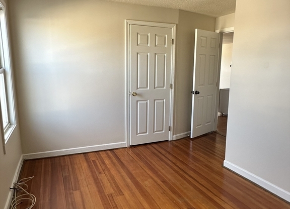 3 beds, 1 bath, 912 sqft, $1,800, Unit 5