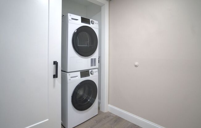 2 beds, 1 bath, 1,050 sqft, $2,700, Unit 22-1