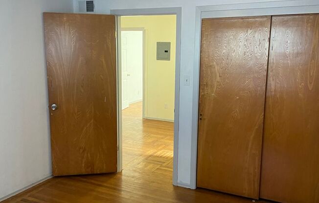 One bedroom one bathroom available now Burlingame