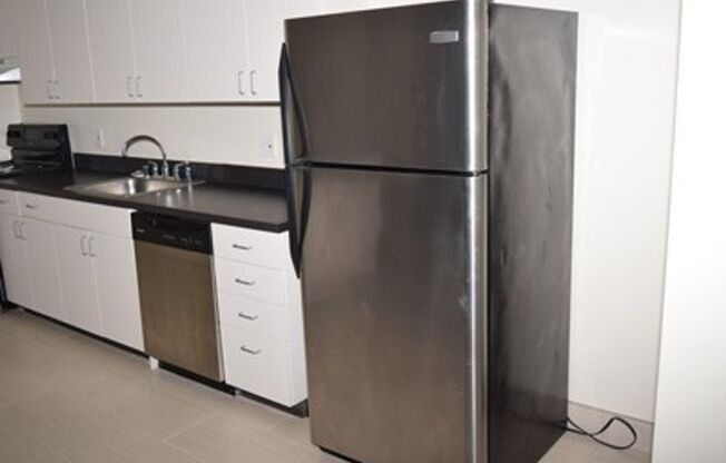 1 bed, 1 bath, 1,033 sqft, $2,995, Unit 1014-211
