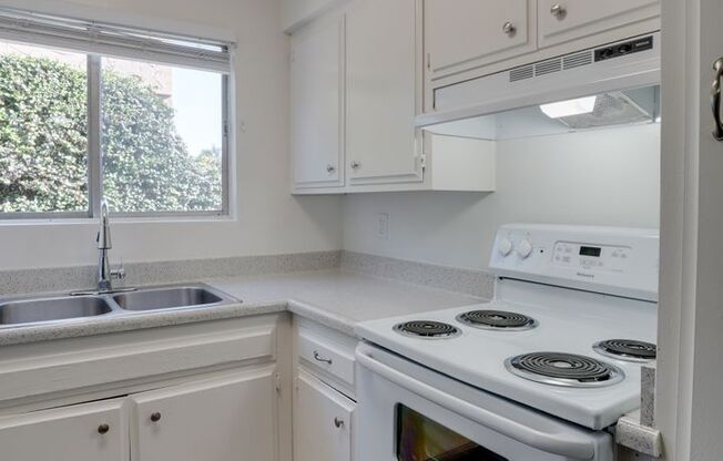 1 bed, 1 bath, $2,400, Unit 6