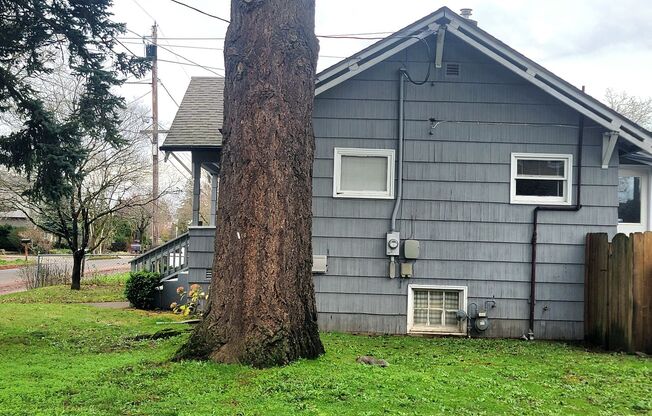 Cozy 1 Bed, 1 Bath Home in Desirable SE Portland