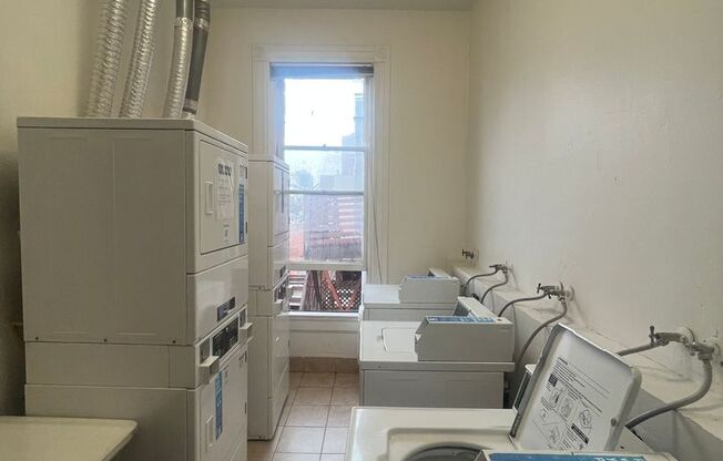 Studio, 1 bath, $825, Unit 17