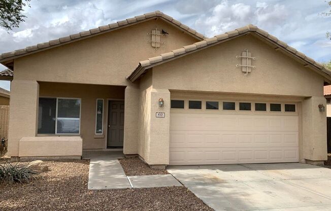 Charming 4 bed, 2 bath home on the golf course!!