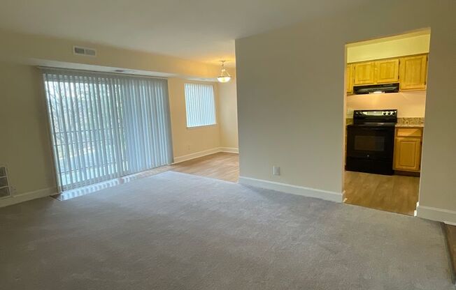 2 beds, 2 baths, 1,000 sqft, $1,975, Unit 14210 #302